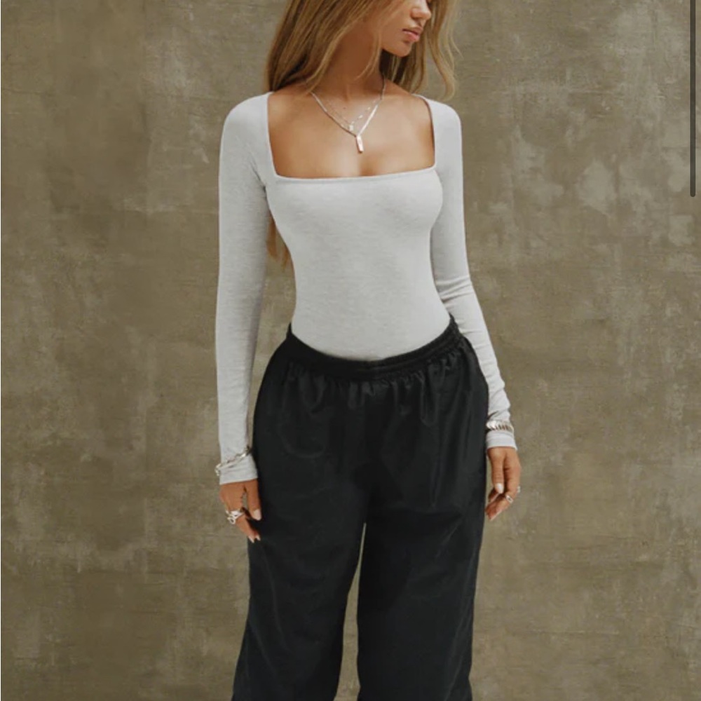 Joah Brown Women's square neck Long Sleeve Top